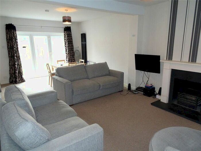 2 Bedroom Bungalow To Rent In Douglas Crescent, Hayes, Middlesex UB4