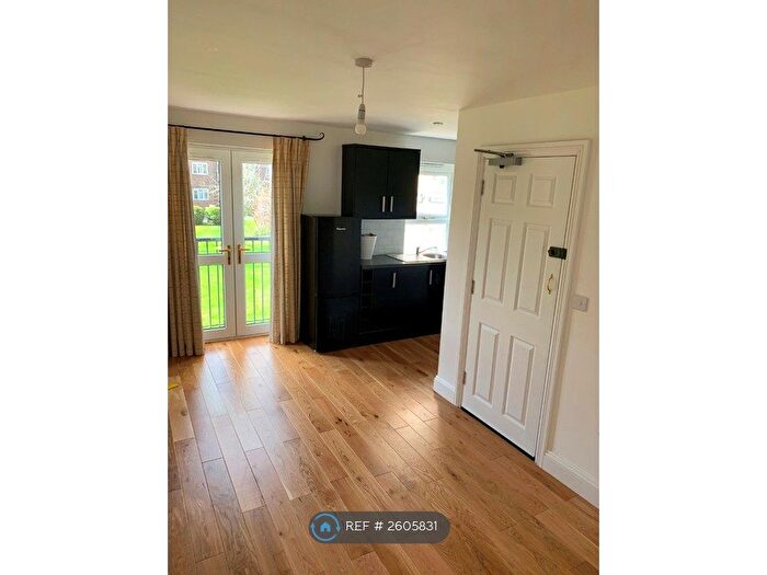 1 Bedroom Flat To Rent In Whiston Road, London, E2