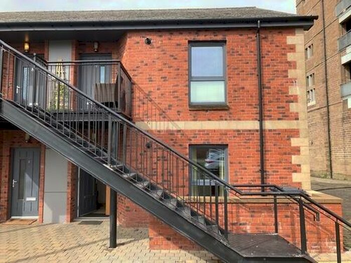 2 Bedroom Flat To Rent In Quayside Mews, Dundee, DD1