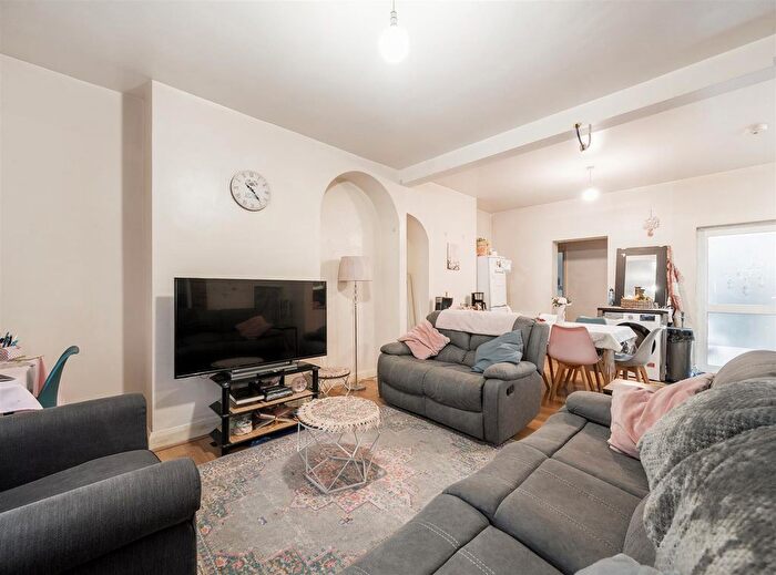 3 Bedroom Cottage For Sale In Needham Terrace, London, NW2