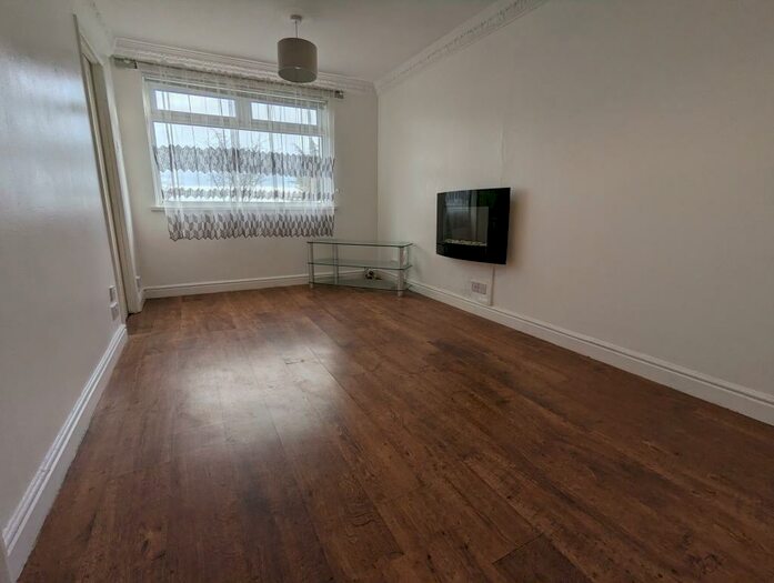 1 Bedroom Flat To Rent In Hayes Drive, Halfway, Sheffield, S20