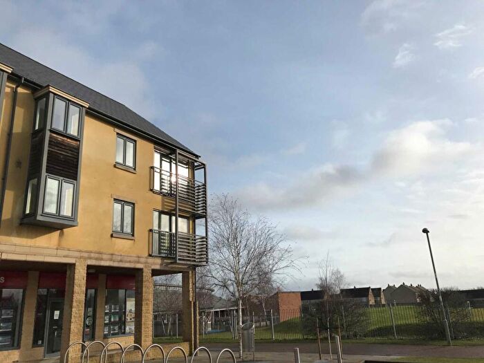 2 Bedroom Flat To Rent In Thornhill Close, Carterton, OX18