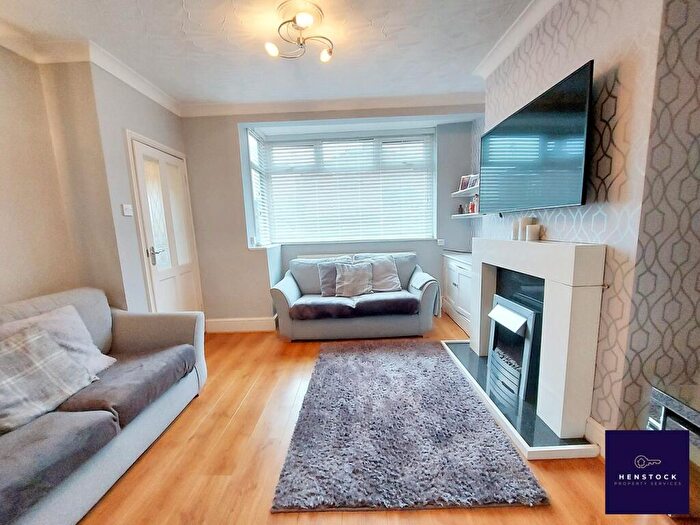 3 Bedroom Semi-Detached House For Sale In Welbeck Avenue, Chadderton, Oldham, OL9
