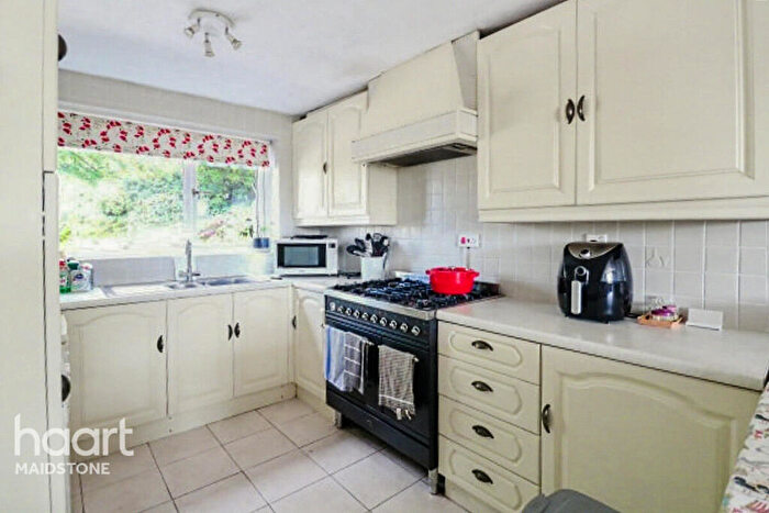 3 Bedroom Terraced House For Sale In Mount Pleasant, Maidstone, ME20