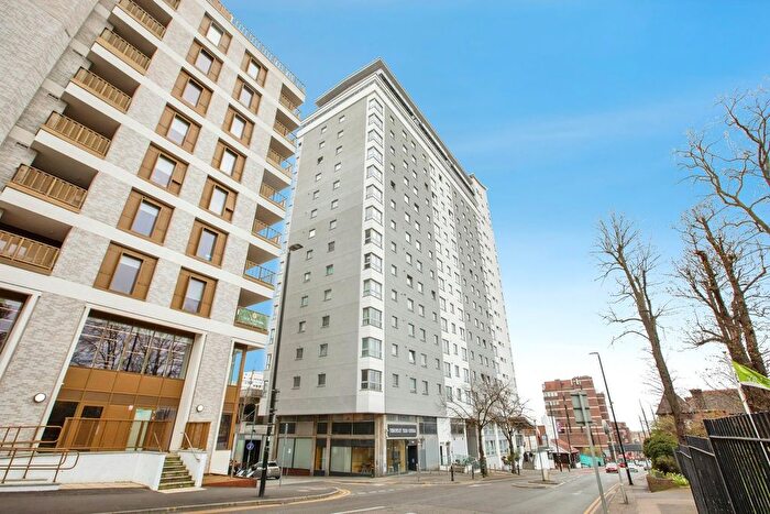 2 Bedroom Flat For Sale In Throwley Way, Sutton, SM1