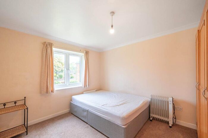 1 Bedroom Flat To Rent In Wenlock Gardens, Hendon, London, NW4