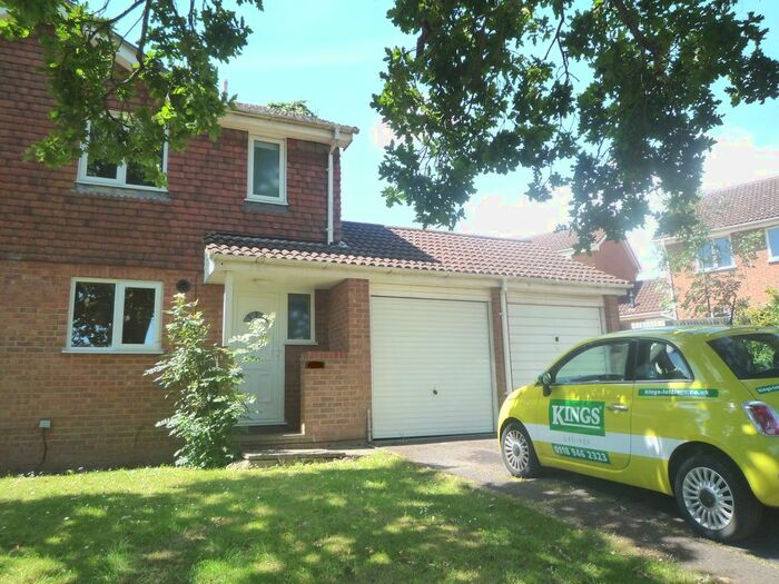 2 Bedroom Detached House To Rent In Maltby Way, Reading, RG6