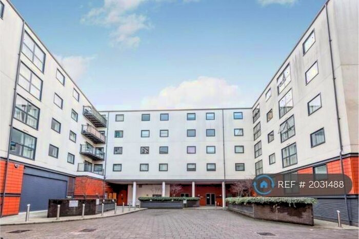 1 Bedroom Flat To Rent In Capitol Square, Epsom, KT17