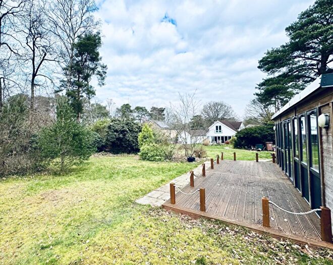 5 Bedroom Detached House For Sale In Heath Ride, Finchampstead, Wokingham, RG40