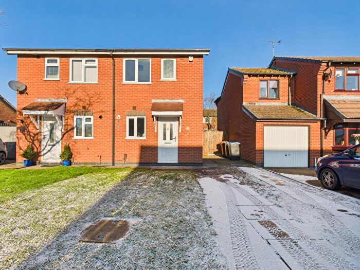 2 Bedroom Semi Detached House For Sale In Leysmill Close, Hinckley, LE10