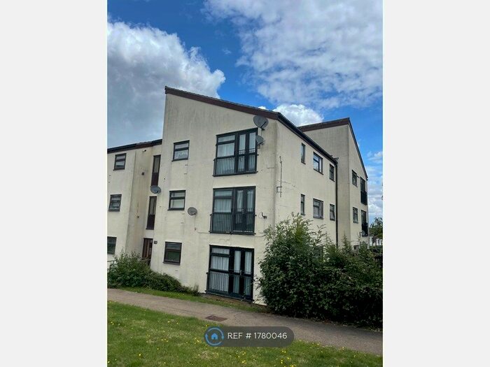2 Bedroom Flat To Rent In Little Cattins, Harlow, CM19