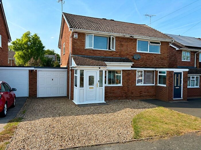 2 Bedroom Semi-Detached House For Sale In Field Close, Hinckley, LE10