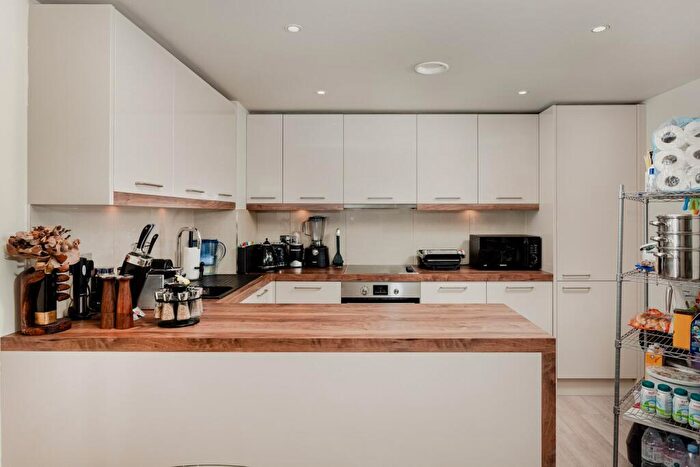 2 Bedroom Apartment For Sale In Warwick Building, Queenstown Road, London, SW11
