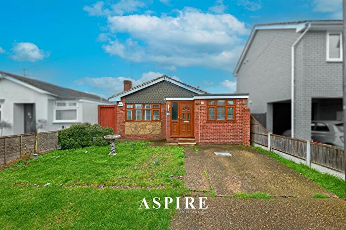 2 Bedroom Detached Bungalow For Sale In Heideburg Road, Canvey Island, SS8