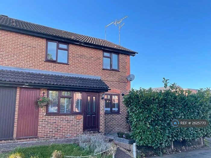 1 Bedroom End Of Terrace House To Rent In Chestnut Walk, Byfleet, West Byfleet, KT14