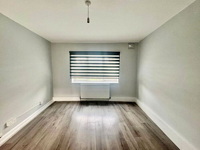 2 Bedroom Flat To Rent In High Street South, London, E6