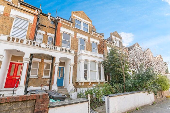 3 Bedroom Apartment To Rent In Dunsmure Road, London, N16