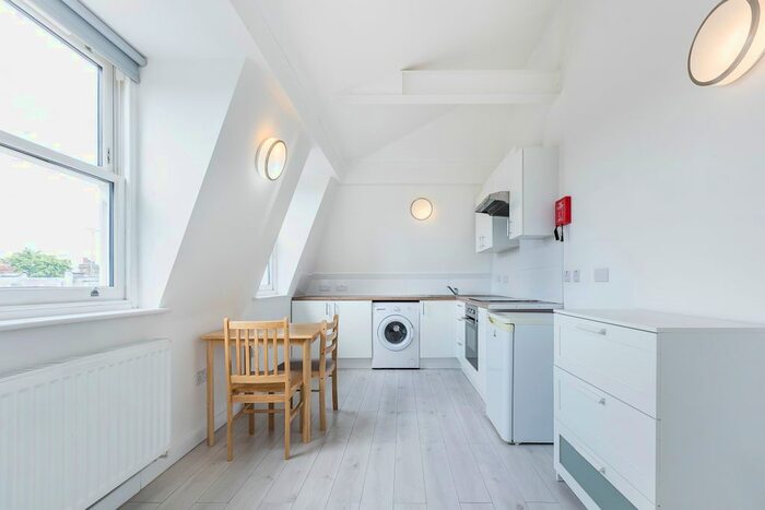 1 Bedroom Flat To Rent In Warwick Road, Earl's Court, SW5