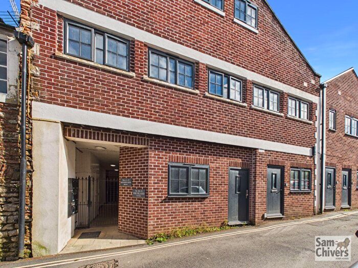 2 Bedroom Flat For Sale In The Island, Midsomer Norton, BA3