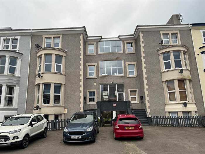 3 Bedroom Flat To Rent In Deganwy Avenue, Llandudno, Llandudno, LL30