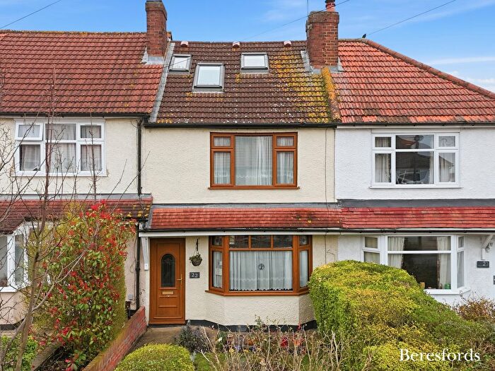 3 Bedroom Terraced House For Sale In Tennyson Road, Romford, RM3