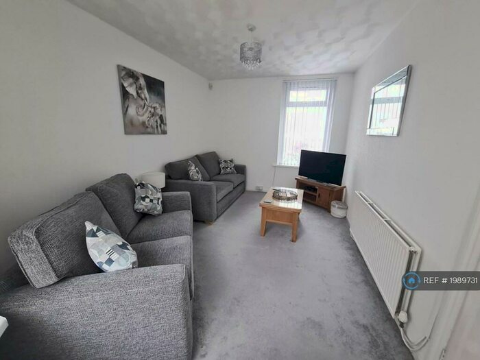 3 Bedroom Semi-Detached House To Rent In Newbridge, Newbridge, NP11