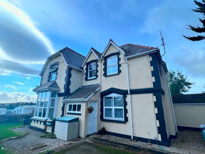 2 Bedroom Flat To Rent In Bryn Lupus Road, Llandudno, Conwy (County Of), LL30