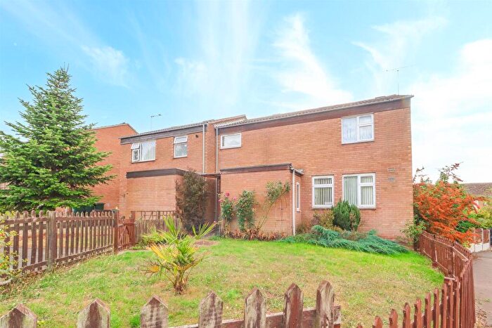 4 Bedroom Semi-Detached House For Sale In Dunsmore Avenue, Willenhall, Coventry, CV3
