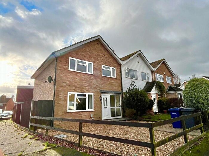 3 Bedroom House To Rent In Willow Way, Farnham, GU9