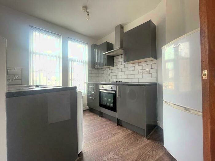 1 Bedroom Flat To Rent In Flat, Karnac Road, Leeds, LS8