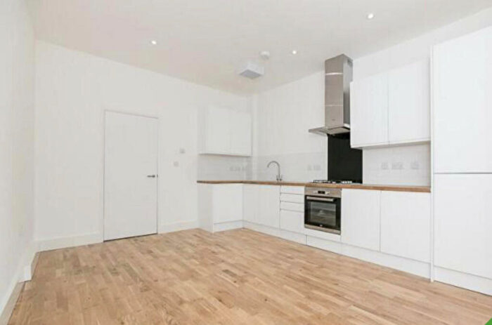 2 Bedroom Maisonette To Rent In Hornsey Road, London, N7