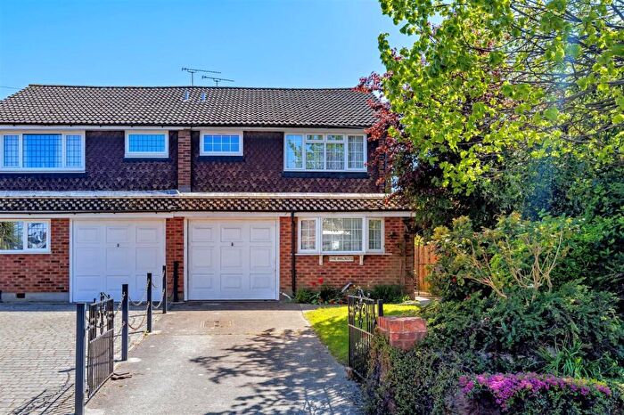 3 Bedroom Semi-Detached House For Sale In Hemnall Street, Epping, CM16