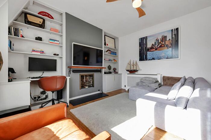 2 Bedroom Flat To Rent In Weech Road, London, NW6
