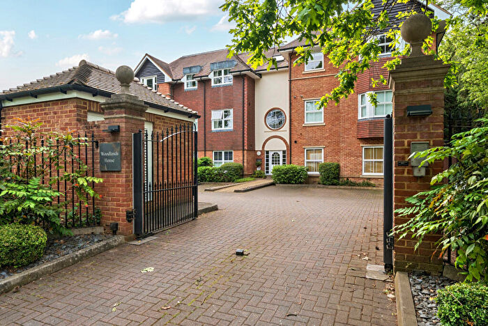 2 Bedroom Flat For Sale In Old Woking Road, West Byfleet, KT14