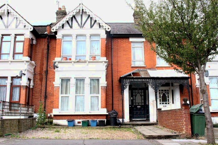 1 Bedroom Flat To Rent In Warwick Gardens, Ilford, IG1