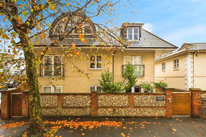 2 Bedroom Flat For Sale In Lismore Road, Eastbourne, BN21