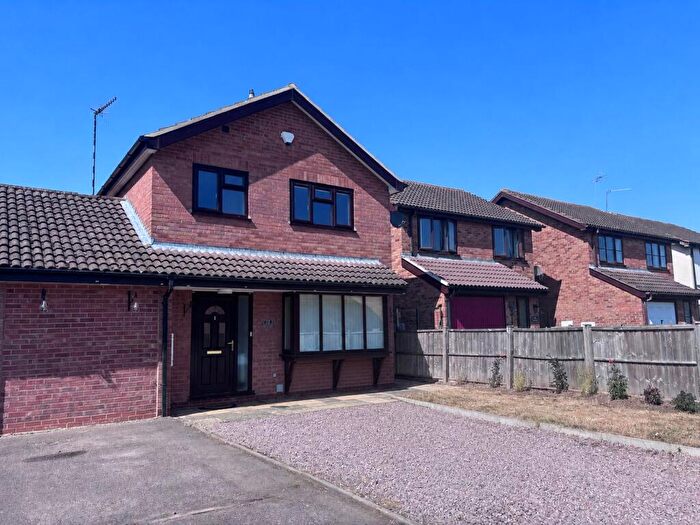 3 Bedroom Semi-Detached House To Rent In Court Way, Alcester, B50