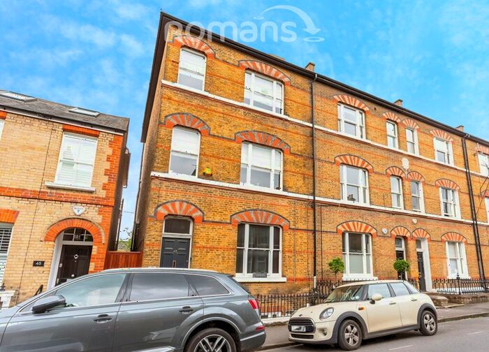 2 Bedroom Apartment To Rent In Garden Flat Grove Road, SL4