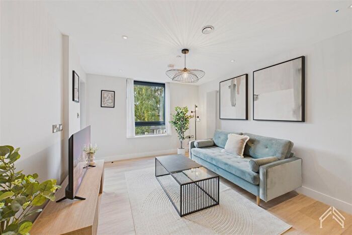 1 Bedroom Flat To Rent In Redford Way, Uxbridge, UB8
