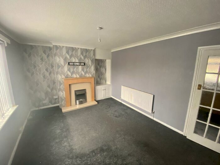 3 Bedroom House To Rent In Deepdene Way, Nottingham, NG8