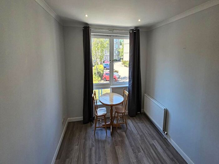 2 Bedroom Flat To Rent In Rosebank Gardens, Aberdeen, AB11