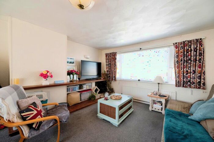 2 Bedroom Flat For Sale In Sea Front, Hayling Island, Hampshire, PO11
