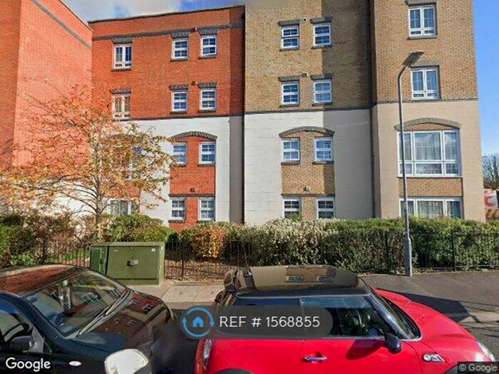 2 Bedroom Flat To Rent In Holyhead Mews, Slough, SL1