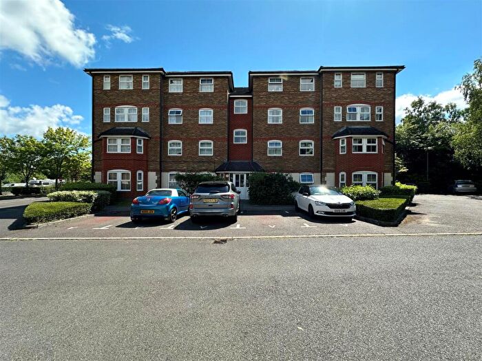 2 Bedroom Flat To Rent In Wingate Court, Aldershot, GU11
