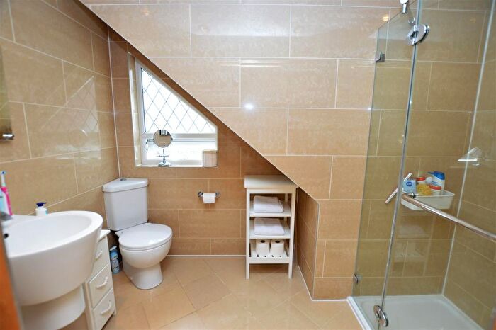 3 Bedroom Bungalow For Sale In The Ridge, Whitton, Twickenham, TW2