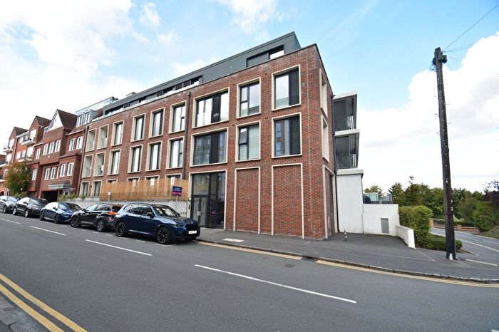 2 Bedroom Flat For Sale In Station Road, Gerrards Cross, Buckinghamshire, SL9