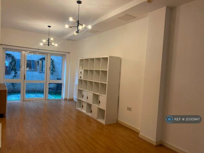 3 Bedroom Flat To Rent In Babik Court, London, E8