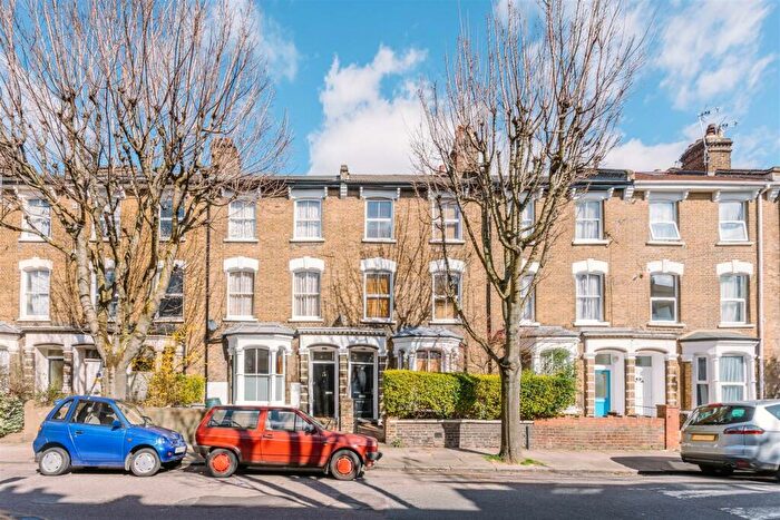 1 Bedroom Flat To Rent In Evershot Road, Finsbury Park, N4
