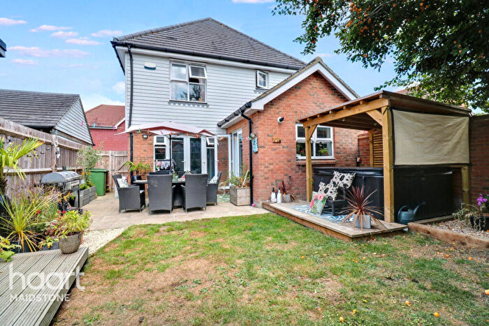 4 Bedroom Detached House For Sale In Tilling Close, Maidstone, ME15