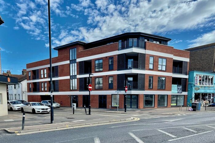 3 Bedroom Flat To Rent In London Road, Westcliff-on-Sea, SS0